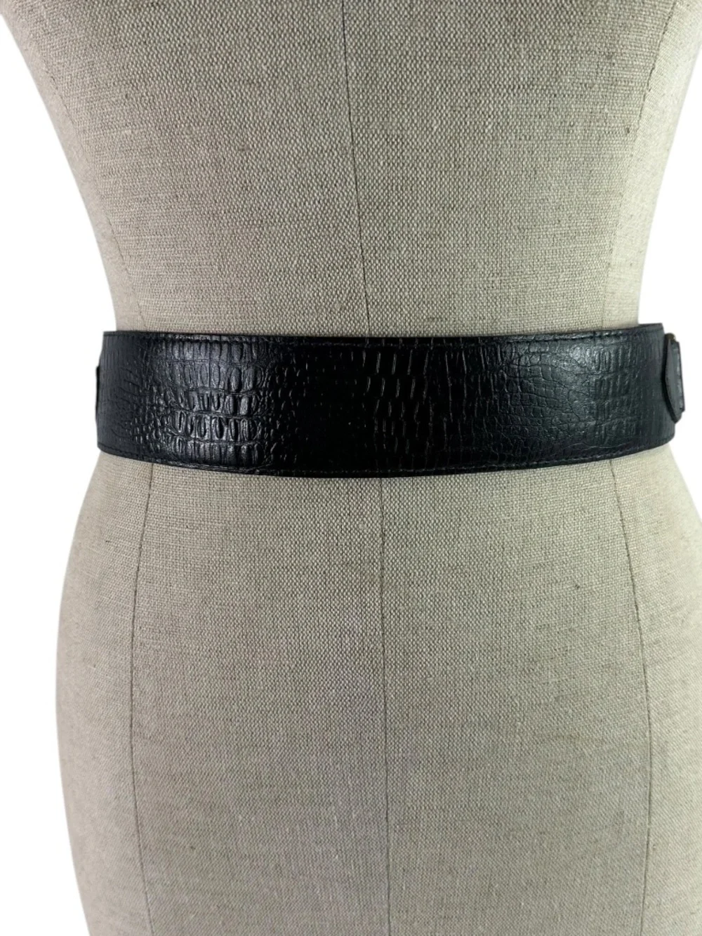 Genuine JOAN & DAVID Black Croc Pattern Leather Belt Small 28-30